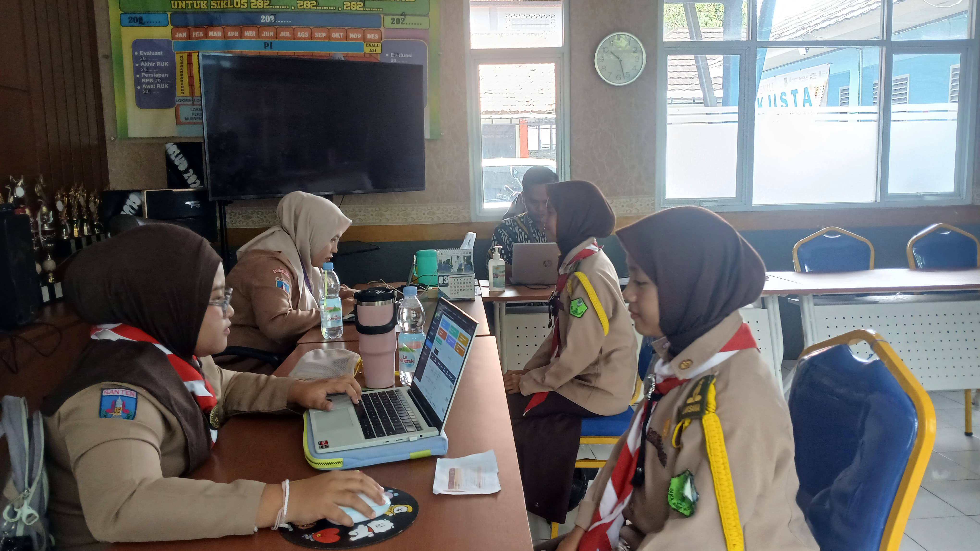 Latihan Rutin dan Pengisian Skk PHBS Di Sekolah